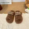 Sapatos Femininos Peludos com Laço de Pérola 2026 Outono/Inverno Novo Estilo Outdoor Bico Redondo Slip-on Solado Grosso Sapatos de Algodão Peludos Preguiçosos