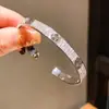 Pulseira Geométricas Flor de Zircônia Super Flash, Pulseira de Luxo Leve e de Alta Qualidade, Pulseira com Design de Nicho da Moda e Versátil