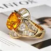 Anel Yanbai Estilo Europeu e Americano de Luxo Leve com Zircônia Brilhante e Cristal Amarelo Design Floral, Totalmente Cravejado com Diamantes, Versátil e Moderno