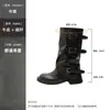 Botas western hechas a medida de suela gruesa con hebilla de cinturón de la fábrica de origen de Huizhou, botas plisadas de tacón de bloque para mujer, botas de caña media para pantalones