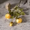Fabricante de Flores Artificiales de Rosa de Tres Cabezas Flores Falsas Plantas Verdes Venta al por Mayor Decoración de Bodas Artesanías Estilo Ins Transfronterizo