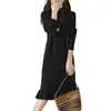 Vestido de punto para mujer de otoño e invierno, cuello medio alto, jersey grueso y cálido, dobladillo de encaje, color liso, falda lápiz de punto suelta de longitud media.