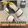 Sandalias Versátiles de Estilo Francés Inspiradas en Chanel sin Cierre 2025 Verano Nuevas para Uso al Aire Libre Tacón Grueso Hebilla Metálica Punta Cuadrada Sandalias
