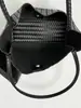 Bolsa de palha tecida com design de nicho estilo coreano, nova tendência de verão 2026 e bolsa de ombro única e fashion de grande capacidade