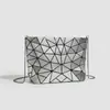 Bolsa Feminina Estilo Coreano Novo Modelo 2026 Peça Triangular Personalizada Bolsa Feminina Simples Bolsa de Ombro Casual Porta-Moedas Bolsa Transversal com Corrente