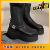 Otoño 2025 Nuevo Estilo Botas de Combate Botines para Mujer Moda Tendencia Versátil Pequeña Suela Gruesa Retro Estrechos