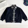 Outono 2026 Novidades Jaqueta Elegante Masculina Falsa Duas Peças Versátil Patchwork Xadrez Jaqueta Novo Produto