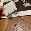 Pendientes de Lujo Ligero de Nicho de Alta Gama con Borla Larga Completamente Incrustados de Diamantes de Estrella de Cinco Puntas Versátiles Elegantes Populares Pendientes de Perla Pendientes