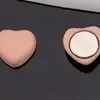 Broche magnético anti-exposición en forma de corazón para blusas escotadas, broche oculto sin costura, botón invisible, broche de presión para puño