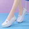 Zapatos de enfermera para mujer, nuevo modelo de otoño, con amortiguación de aire, cómodos y no fatigantes, suela suave, transpirables, antideslizantes, zapatos de trabajo médicos blancos, en stock