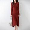 Vestido Feminino de Lã Pura com Gola Redonda, Design de Nicho, Saia-Suéter com Meio Botão, Versátil e Versátil para Estilo de Trabalho