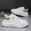 Zapatos de hombre 2026 nuevos de otoño ligeros zapatillas blancas versátiles zapatillas de moda para adolescentes zapatos casuales de nicho XG208