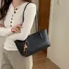 Bolso Tote de Lujo Ligero de Nicho de Gama Alta para Mujer 2026 Nuevo Retro Gran Capacidad Versátil para el Viaje Diario Bolso de Hombro