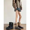 Botas de tornozelo com fivela estilo francês First Encounter Season para mulheres, nova coleção 2026, bico redondo, salto grosso, botas de tornozelo coloridas
