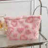 Inverno 2025 Novo Estofado Fresco e Fofo Bolsa Cosmética de Amor Portátil Produtos de Cuidados com a Pele Bolsa de Armazenamento de Batom Bolsa de Mão