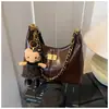 Bolsa de Ombro Estilosa para Mulheres Outono e Inverno 2025 Nova Bolsa de Ombro com Corrente Estilo Retro Nicho Bolsa Transversal Colorida Lisa Estilo Coreano para o Dia a Dia