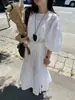 El tamaño ha sido actualizado. Este es un vestido de principios de otoño estilo coreano con un diseño suave y elegante, que presenta un cuello redondo, detalles plisados, un corte holgado y una cintura con cinturón.. Estilo de mujer, 19815