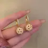 Brincos de Flor de Pérola Coreanos para Mulheres, Brincos de Luxo Leve e de Alta Qualidade, Estilo Novo, Moda de Nicho, Brincos Versáteis Venda por Atacado