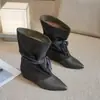 Botas femininas para o outono, estilo retrô fashion, cano largo, cano curto, bico fino, salto alto, botins com tiras, 2026, com aumento interno de altura