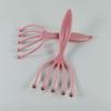 Venda por atacado cinco de garra bola cabeça massageador manual cabeça arranhando cabeça grabber plástico couro cabeludo massagem garra 2 yuan loja