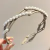 Diadema de Nuevo Estilo 2026 con Diseño de Corona Alta, Elegante Pasador de Perlas Artificiales, Diadema de Lujo Ligero Inspirada en Chanel para Uso Diario con Dientes