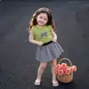 Conjunto de Saia Plissada Doce de Verão para Meninas, Colete Versátil Estiloso, Camiseta, Saia Floral Curta para Menina