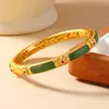 Pulsera Antigua Dorada Tallada con Diseño Hueco de Filigrana Estilo Palacio, Sensación de Alta Gama, Adecuada para Regalos de Boda para Mujeres