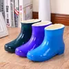 Botas de lluvia de forro polar fijas para mujer, botas de lluvia cortas cálidas, zapatos impermeables, zapatos de goma antideslizantes con forro de algodón para mujer adulta