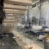 Escada Residencial Moderna de Aço com Quilha Oculta e Degrau de Madeira Carvalho Branco Escada Suspensa Piso de Vidro Corrimão Guarda-corpo