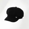 Sombrero de moda coreano para mujer de otoño e invierno, circunferencia de cabeza grande, adelgazante de cara, gorra de pico de pato, boina retro británica de rayas finas