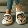 Chinelos Domésticos Populares de Desenho Animado Estampados Digitais de Gato para Cruzamento de Fronteiras, Quentes com Biqueira Fechada para Casa, Maternidade, Algodão, Venda por Atacado