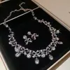Aretes Redondos con Tachuelas de Diamante Cuadrado y Cadena Plateada, Cadena de Suéter Estilo Corte Vintage Francés, Exquisito Juego de Joyería de Alta Gama