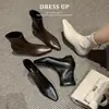Botines ajustados de punta fina elásticos retro minimalistas franceses para mujer 2025 otoño e invierno nuevos de temperamento versátiles con cremallera trasera