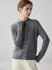 Nueva colección de otoño e invierno: suéter de punto de cachemira pura para mujer, cuello redondo, dobladillo enrollado, estilo cárdigan, abrigo cálido, corte ajustado, favorecedor, elegante y versátil