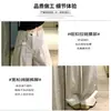 Nova coleção Outono 2026: calça pantalona feminina com design plissado para um efeito emagrecedor, apresentando corte reto solto e fluido, cintura alta e um design simples e casual estilo alfaiataria