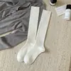 Nuevos Calcetines de Canalé de Color Sólido Otoño Invierno Calcetines Largos Versátiles de Algodón de Color Sólido con Rayas Verticales para Mujer Sexy Micro-presión