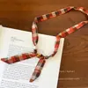Colar de Pérolas Flor de Caju Cor Café Maillard Retrô Acessórios de Corrente para Suéter Feminino Outono e Inverno Design de Nicho Lenço de Seda