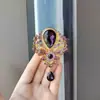 Elegante broche de cristal para mujer, moderno pasador floral con incrustaciones de diamantes, accesorio versátil para traje, corsage de lujo ligero y elegante