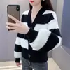 2026 Nuevo Cárdigan de Punto Rayado Retro con Cuello en V y Bloques de Color Estilo Clásico Suéter Casual Adelgazante Moda para Mujer Ropa de Abrigo para Mujer