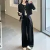Conjunto de alta gama estilo coreano negro para mujer, nueva colección otoño 2026, con una chaqueta retro de cuello redondo y pantalones de pierna ancha, un conjunto de dos piezas