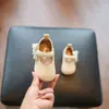 Zapatos Elegantes para Caminar de Bebé y Niño Pequeño 2026 Modelo Nuevo Primavera/Verano Zapatos Pequeños de Cuero con Lazo de Perla Blanca para Niñas Zapatos Planos para Niños