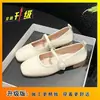 Com saia salto grosso sapatos de salto único femininos 2026 Verão Outono Novo Estilo francês de noite estilo fada suave sola macia sapatos de boca rasa