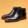 Novas Botas Chelsea Esculpidas Masculinas Sapatos de Couro para Negócios Couro Genuíno Botas Martin Brilhantes Bico Fino Britânico Couro de Vaca Slip-On Botas Curtas
