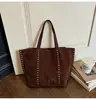 Bolso de Mano Grande de Gamuza Nuevo para Mujer, Bolso de Hombro de Moda con Remaches, Bolso Retro para el Trabajo Debajo del Brazo