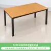 Conjunto Personalizado de Mesa e Quatro Cadeiras com Estrutura Simples de Liga de Alumínio Preta e Madeira Plástica na Cor Teak para Uso Externo em Cafés