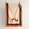 Chal Cálido Estilo Retro Lujo Ligero para Mujer Otoño Invierno Engrosado Imitación Cachemira Bufanda Doble Uso Abrigo Exterior Sensación de Alta Gama