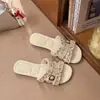 Sandálias rasteirinhas estilo Chanel para mulheres, design de verão, estilosas, para usar ao ar livre, estilo fada, sola macia, casuais, pérolas, chinelos de tira única