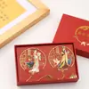 Pingente Vazado Estilo Antigo de Latão Sonho do Pavilhão Vermelho Marcador de Metal Presente de Formatura Estilo Chinês Cultural e Criativo Pequeno Presente Personalização