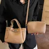 Bolso Nuevo de Patrón Lichi de Nicho 2026 para Mujer, Bolso Cubo Casual Simple, Bolso de Hombro Cruzado Versátil para el Trabajo
