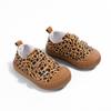 Tênis de Lona Infantil Retro Estampa de Leopardo para Primavera e Outono com Duplo Velcro Solas Macias, Unissex para Bebê Anticolisão Bico Fechado Calçados Casuais